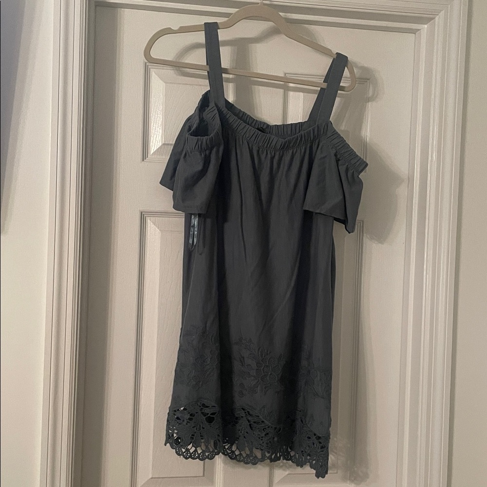 Elegant Green/Gray Off-Shoulder Tunic with Lace Detail